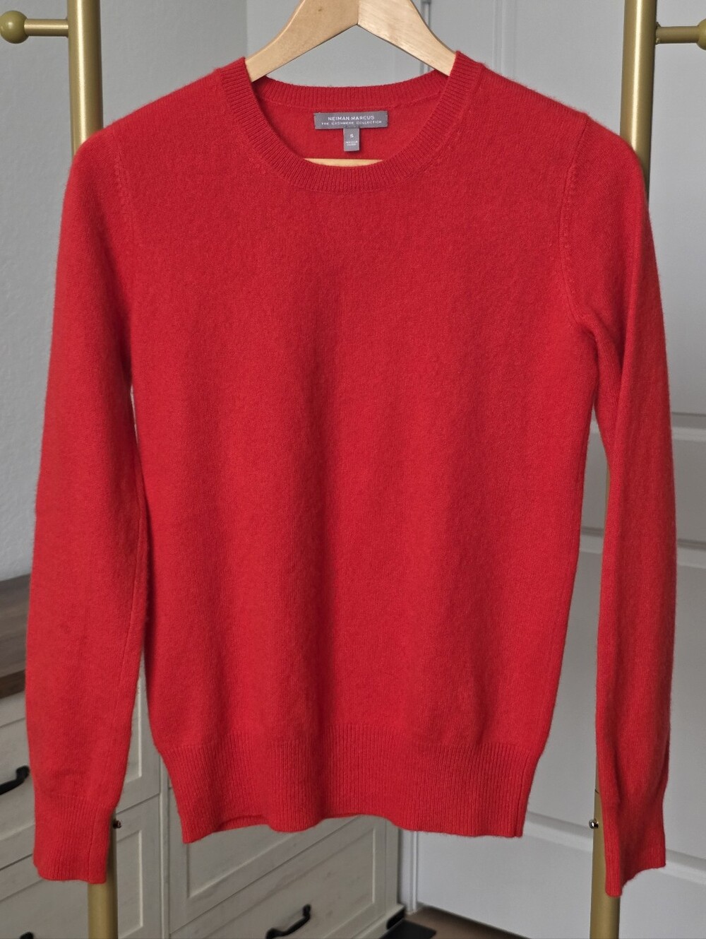 Neiman Marcus The Cashmere Collection Long Sleeve Crewneck Sweater, Small, Red